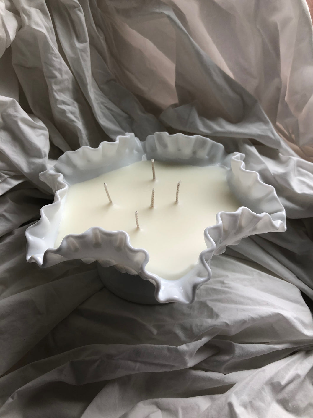 ruffled edge milk pedestal bowl